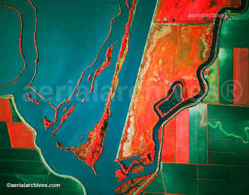 © aerialarchives.com Sacramento river deep water ship channel, levees, Prospect slough,  Sacramento San Joaquin river deltatock aerial photograph, BGT33A, AHLB2300