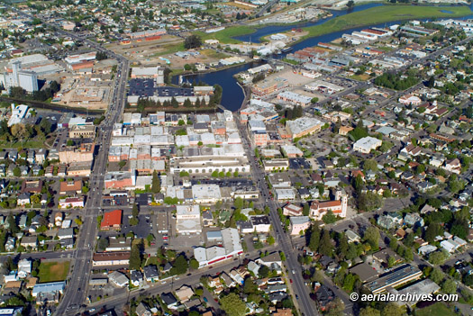 © aerialarchives.com, Petaluma, California, Sonoma county,  aerial photograph, historical, 2004, AHLB3683, AC95FY